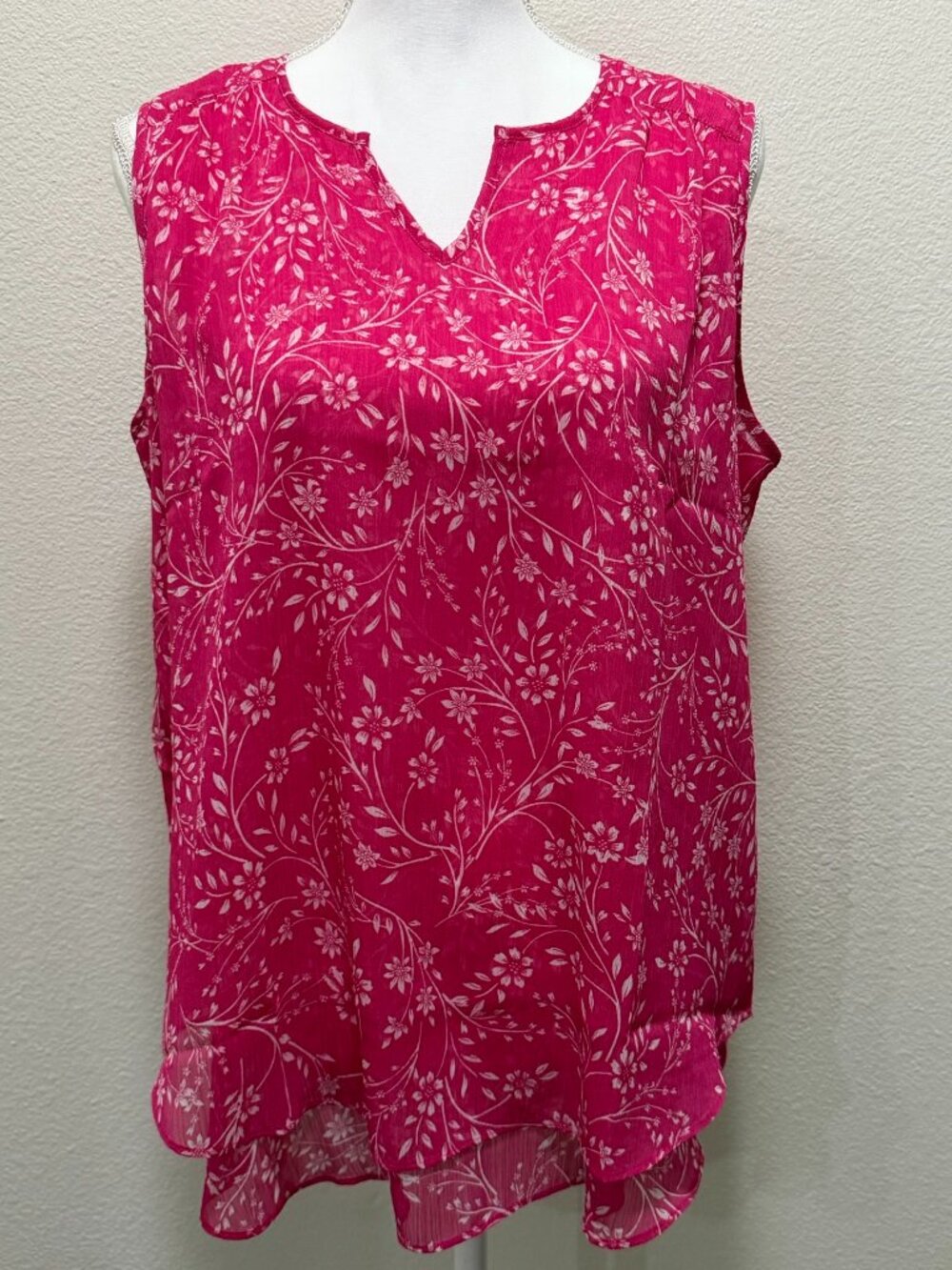 Cristina B pink and white floral sleeveless blouse, v-neck, layered hem, medium